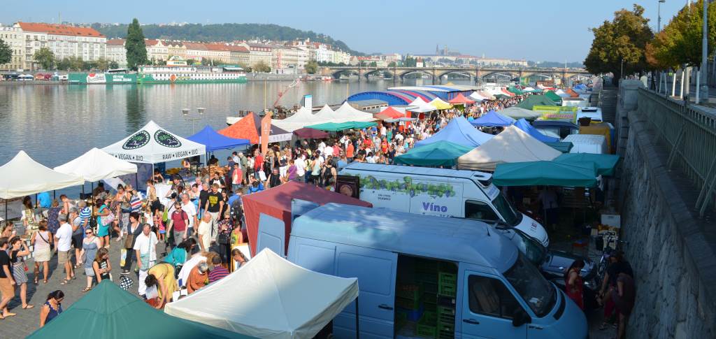 Naplavka Farmers Market – jeden Samstag am Ufer der Moldau