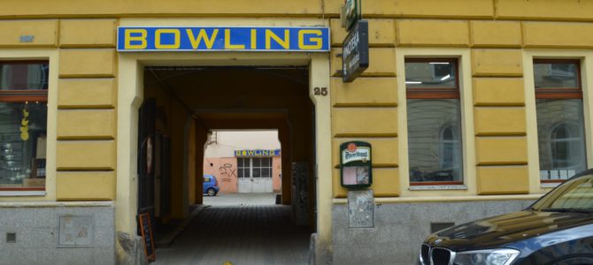 Swing Bowling – die wohl schlechteste Bowlingbahn Prags